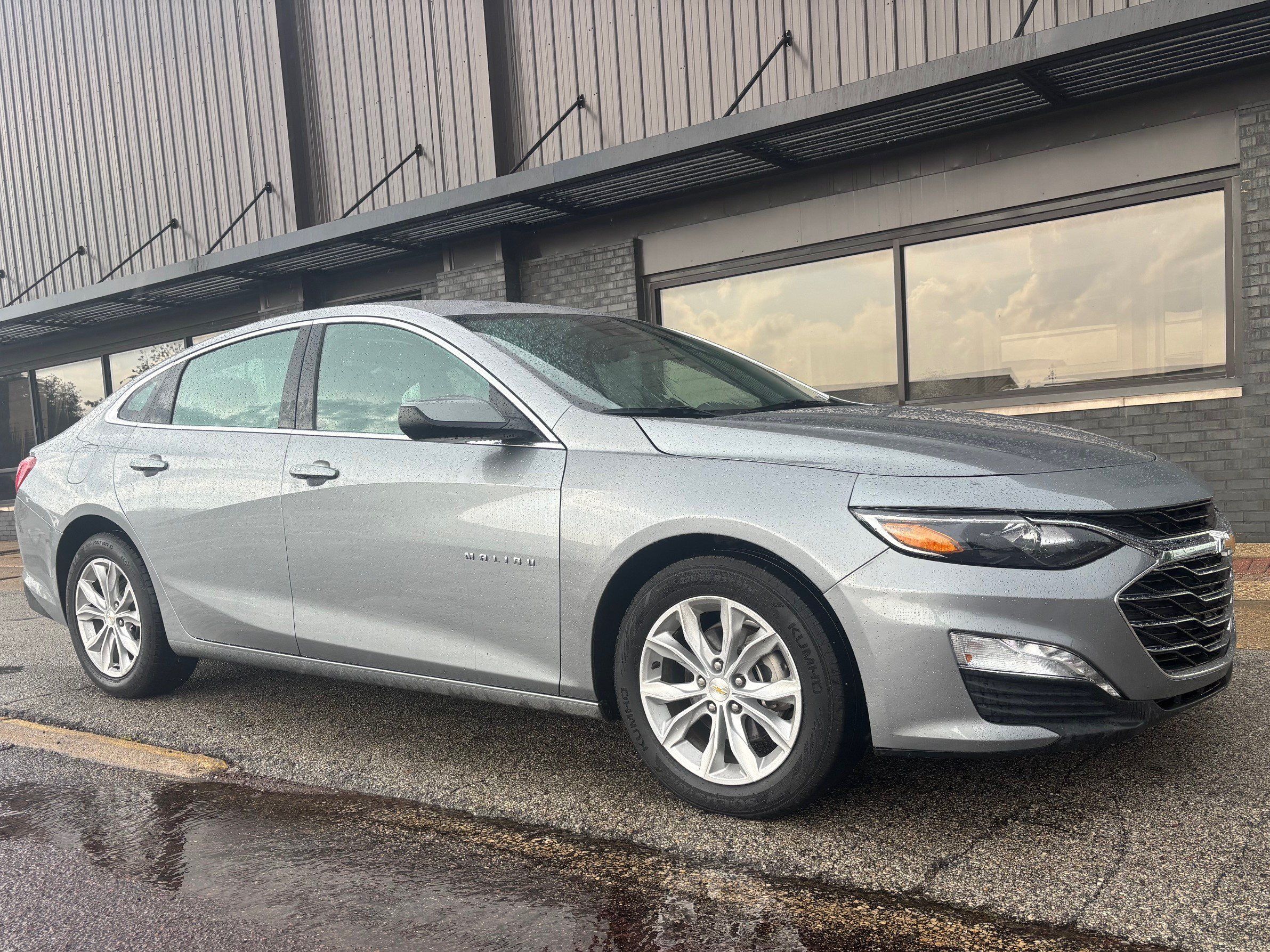 Used 2025 Chevrolet Malibu LT FWD image 3