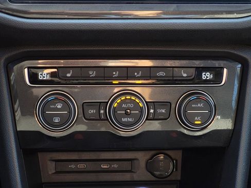 Used 2021 Volkswagen Tiguan SE w/ Panoramic Sunroof Package image 27