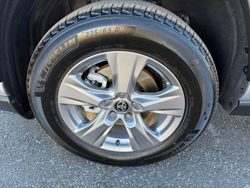 Used 2025 Toyota RAV4 LE image 30