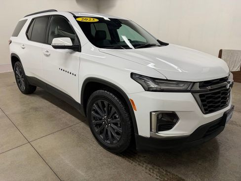 Certified 2023 Chevrolet Traverse RS w/ LPO, Floor Liner Package image 1