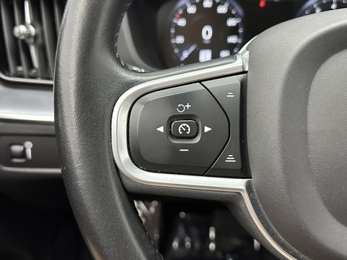 Used 2020 Volvo XC60 T5 Momentum image 21