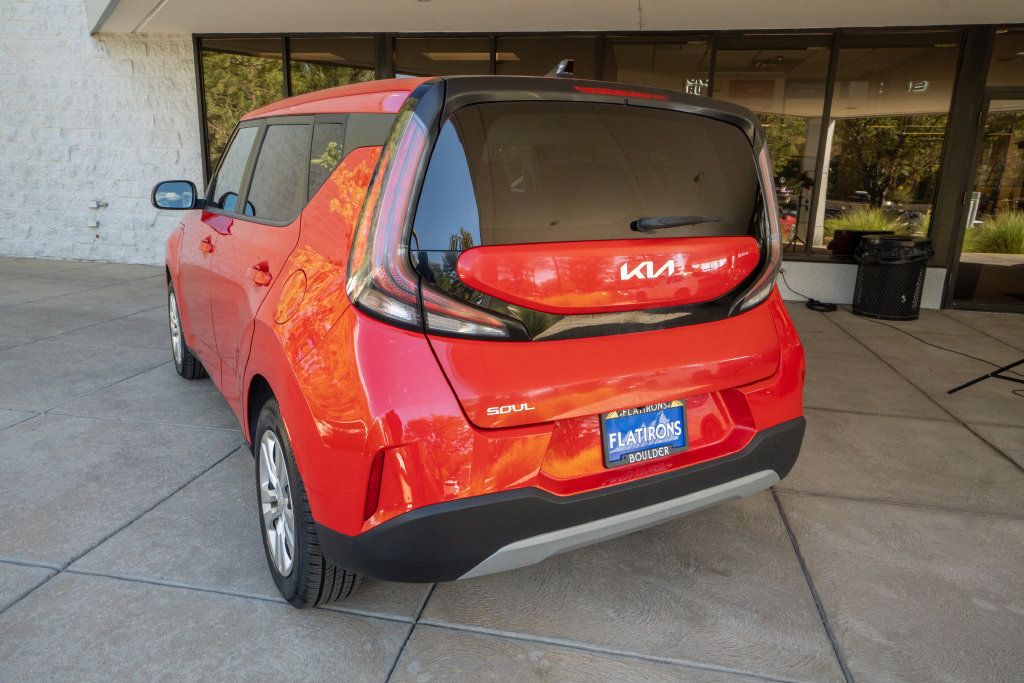 Used 2023 Kia Soul LX FWD image 5
