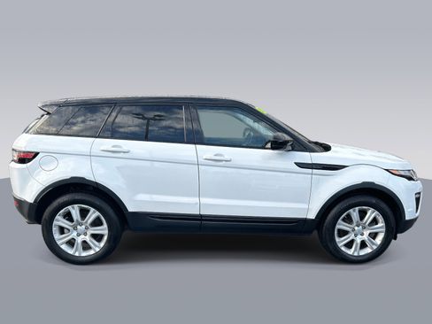 Used 2017 Land Rover Range Rover Evoque SE image 2