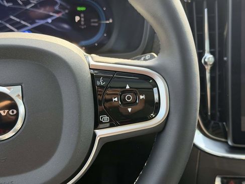 Certified 2025 Volvo XC90 T8 Plus w/ Protection Package Premier image 11