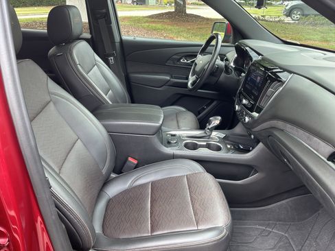 Used 2022 Chevrolet Traverse High Country w/ LPO, 'HIT The Road' Package AWD/4WD image 34