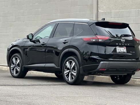 Used 2025 Nissan Rogue SL image 3