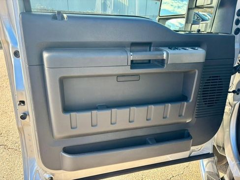 Used 2011 Ford F250 Lariat w/ Lariat Interior Pkg image 9