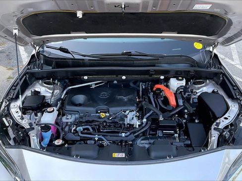 Used 2021 Toyota Venza LE AWD/4WD image 28