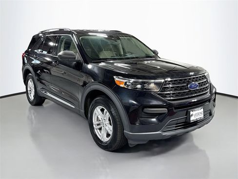 Used 2020 Ford Explorer XLT image 3