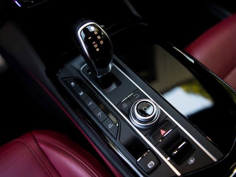 Used 2018 Maserati Levante GranSport image 27