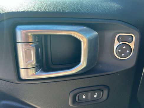 Used 2024 Jeep Gladiator Sport image 33