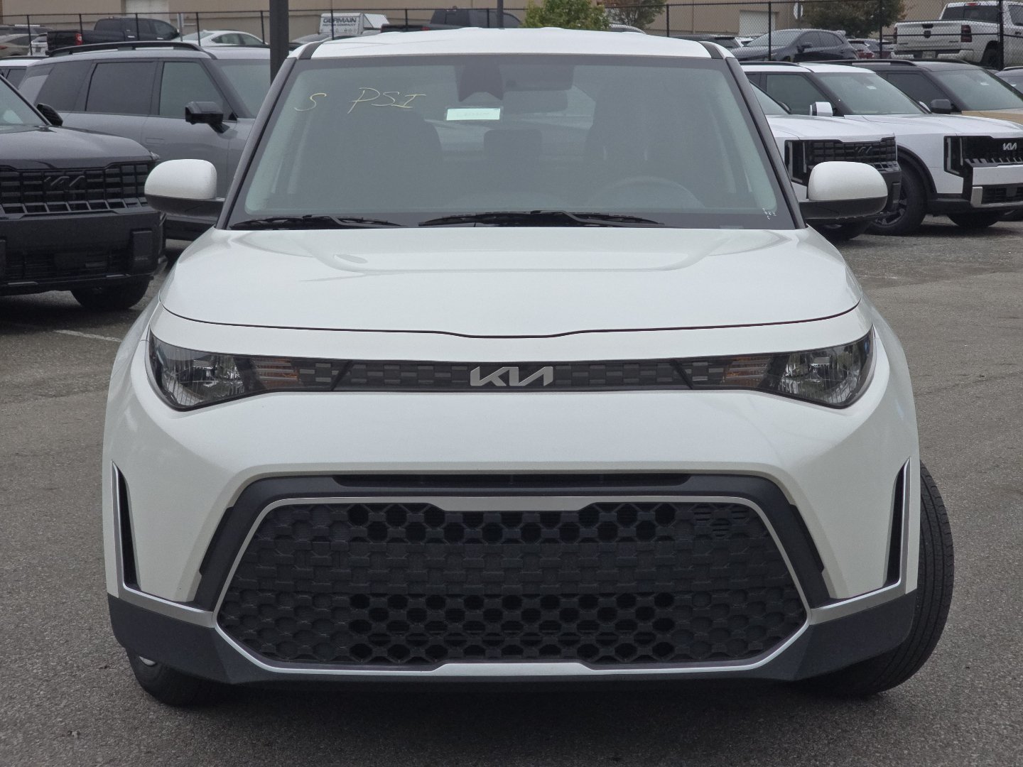 Used 2025 Kia Soul LX w/ LX Technology Package FWD image 9