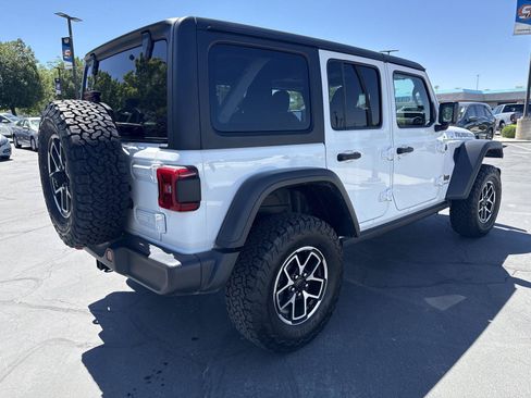 Used 2025 Jeep Wrangler Unlimited Rubicon AWD/4WD image 6