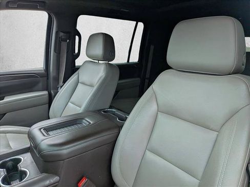 Used 2021 Chevrolet Suburban Z71 w/ Luxury Package AWD/4WD image 9
