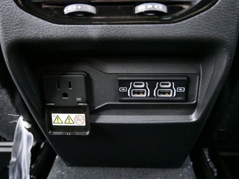 Certified 2024 Jeep Grand Cherokee Altitude image 33