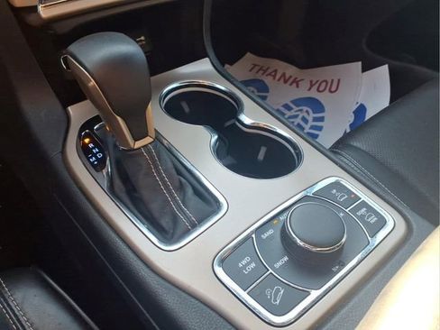 Used 2017 Jeep Grand Cherokee Overland AWD/4WD image 18