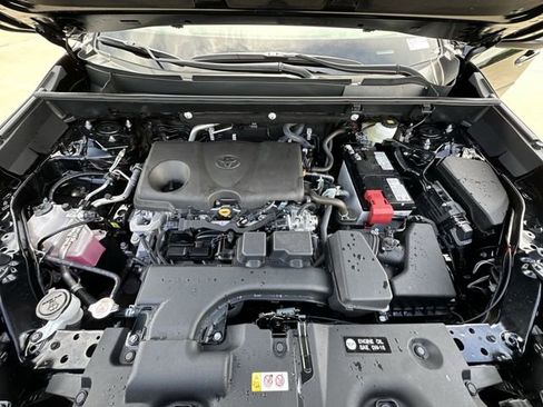 Used 2025 Toyota RAV4 XLE w/ Convenience Package FWD image 32