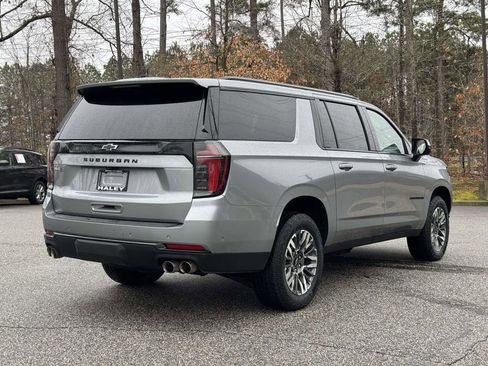 Used 2025 Chevrolet Suburban Z71 AWD/4WD image 22