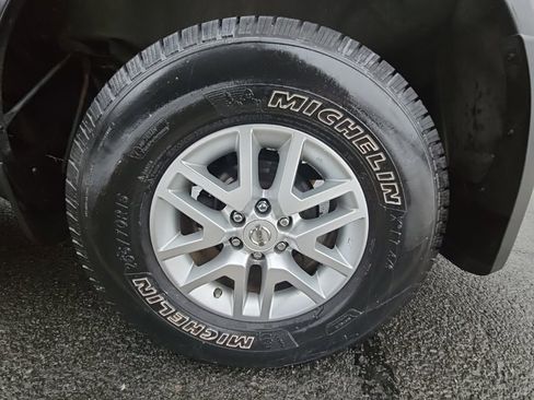 Used 2015 Nissan Frontier SV image 14