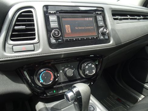 Used 2018 Honda HR-V LX image 11