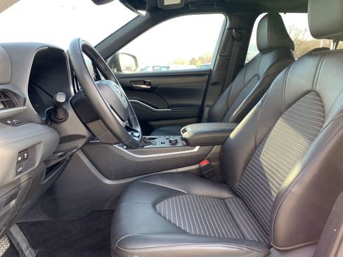 Used 2025 Toyota Highlander XSE image 28