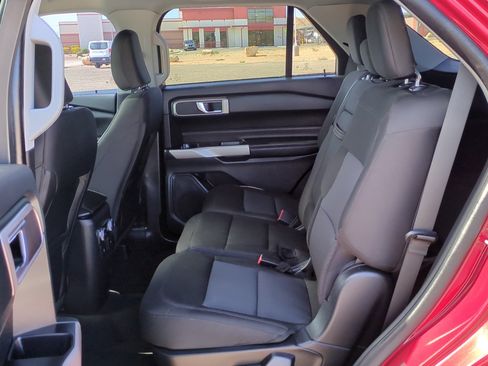 Used 2023 Ford Explorer XLT image 25