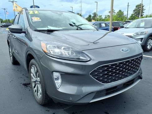 Certified 2022 Ford Escape Titanium w/ Class II Trailer Tow Package AWD/4WD image 3