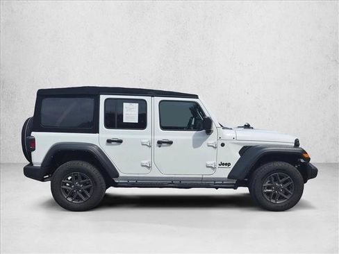 Used 2024 Jeep Wrangler Unlimited Sport AWD/4WD image 4