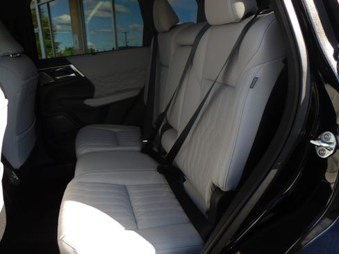 New 2025 Mitsubishi Outlander AWD image 30