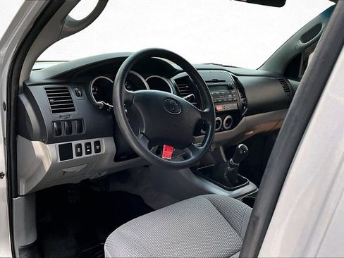 Used 2010 Toyota Tacoma PreRunner image 16
