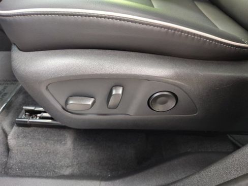 Used 2025 Buick Enclave Preferred AWD/4WD image 11