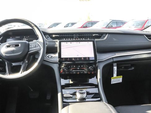 New 2025 Jeep Grand Cherokee Limited w/ Luxury Tech Group II image 16