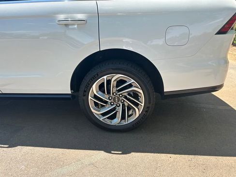 New 2026 Lincoln Navigator Reserve AWD/4WD image 19