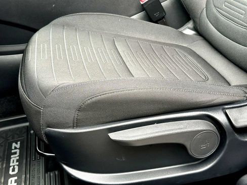 Used 2025 Hyundai Santa Cruz SE FWD image 15