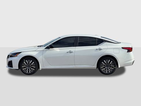 New 2025 Nissan Altima 2.5 SV image 2
