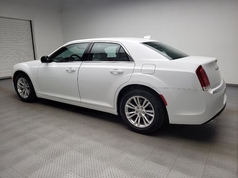 Used 2019 Chrysler 300 Touring w/ Driver Convenience Group RWD image 3