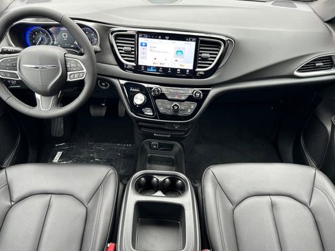 New 2026 Chrysler Voyager LX image 13