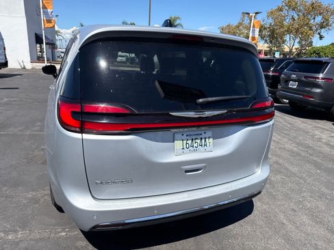 Used 2024 Chrysler Pacifica Touring-L FWD image 17