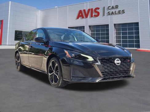 Used 2025 Nissan Altima 2.5 SR FWD image 3