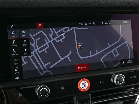 Certified 2025 Porsche Macan image 14