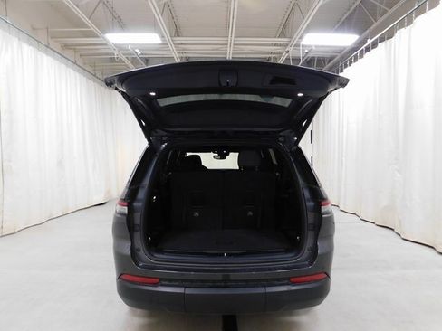 Used 2022 Jeep Grand Cherokee L Laredo image 16