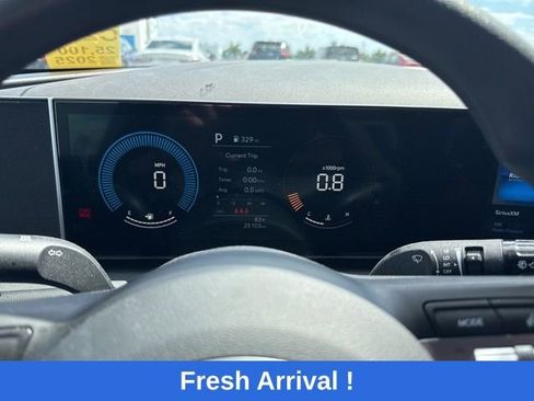 Used 2025 Hyundai Santa Cruz SE image 4