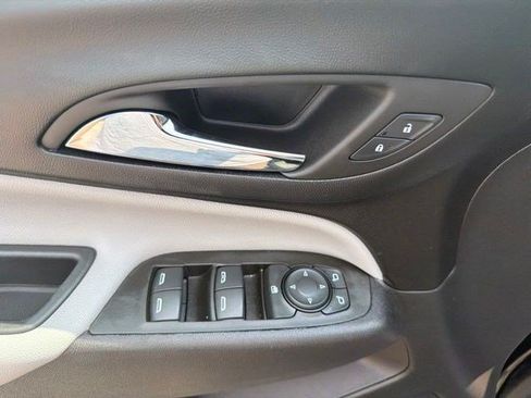 Used 2024 Chevrolet Equinox LS FWD image 12