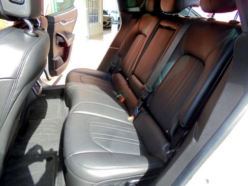 Used 2021 Maserati Levante image 12