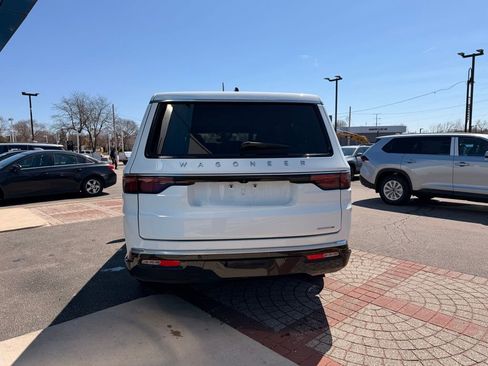 Used 2024 Jeep Wagoneer L Series II w/ Flexible Seating Group image 6