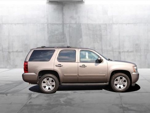 Used 2012 Chevrolet Tahoe LT w/ Luxury Package AWD/4WD image 5