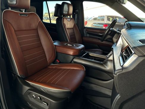 Used 2023 GMC Yukon Denali Ultimate image 18