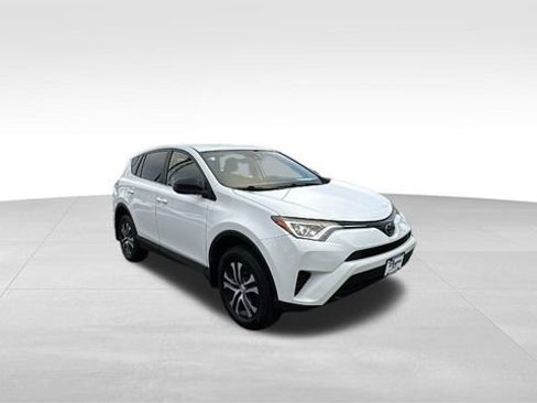 Used 2018 Toyota RAV4 LE image 28