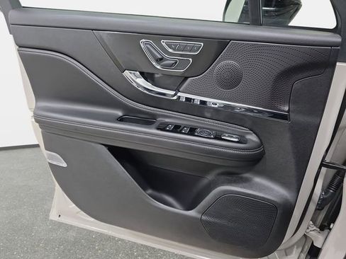 Used 2024 Lincoln Corsair AWD image 27