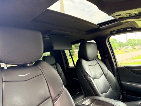Used 2017 Cadillac Escalade ESV Platinum AWD/4WD image 9